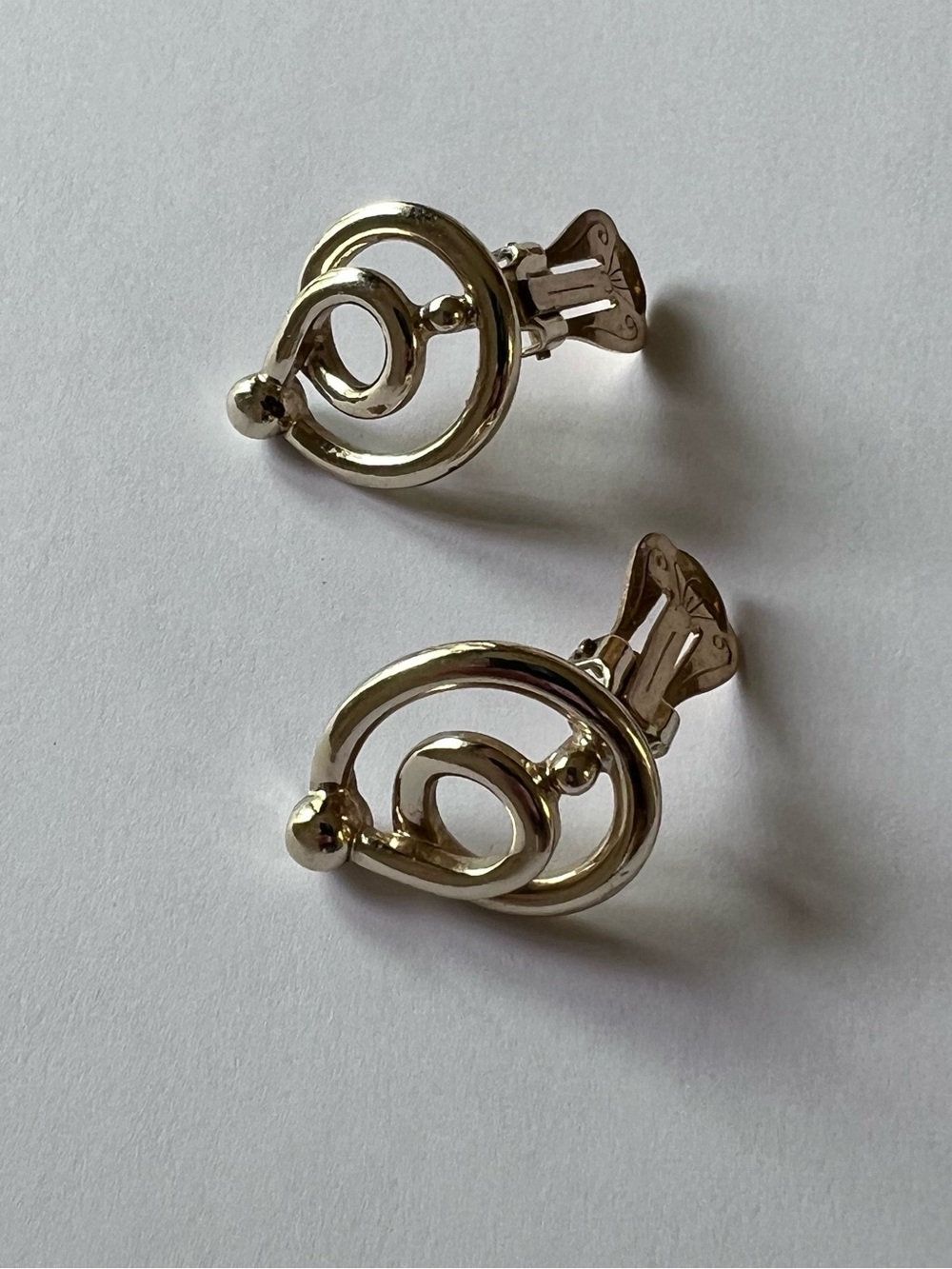 Vintage, shiny, light gold Sarah Coventry swirl, atomic, clip-on earrings